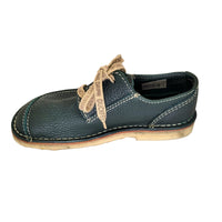 Side profile of the Duckfeet Svendborg green leather shoe with flat sole and tan woven laces