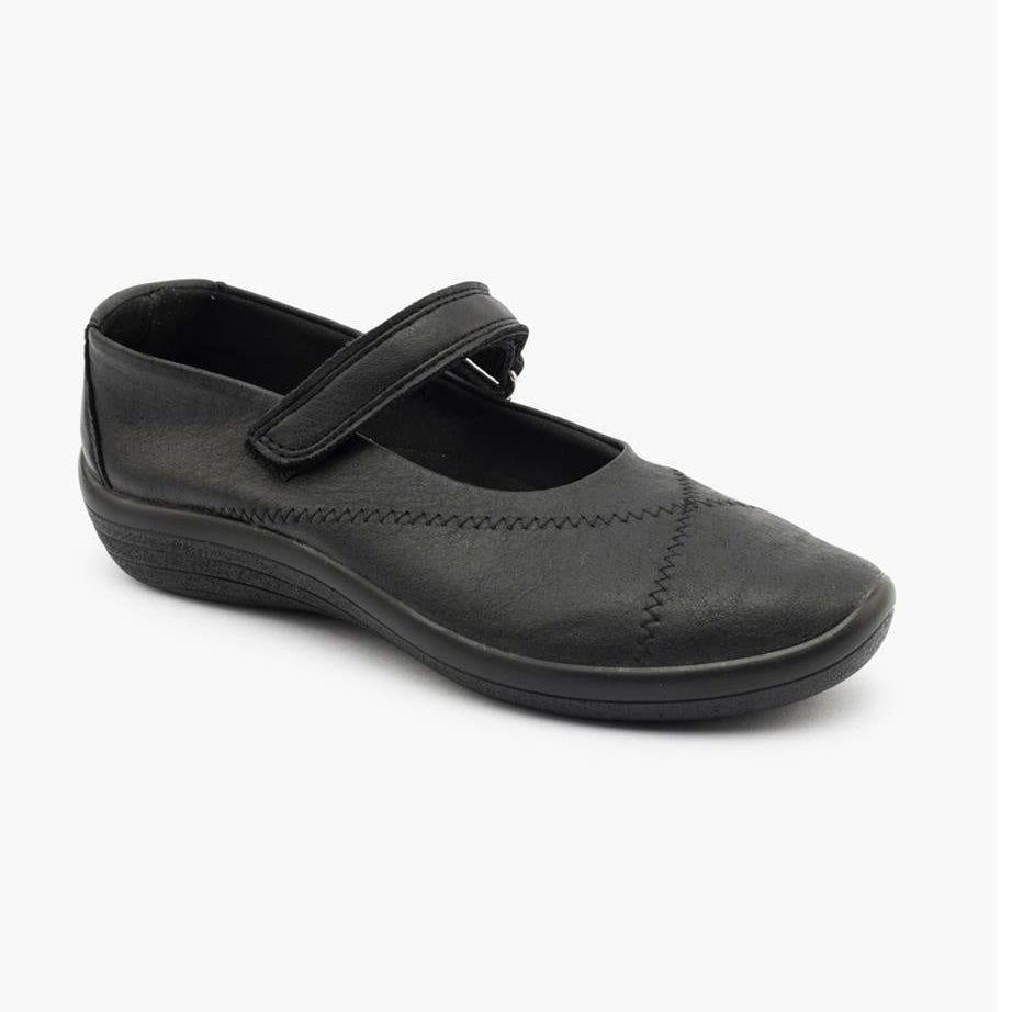 Black flat with a strap 