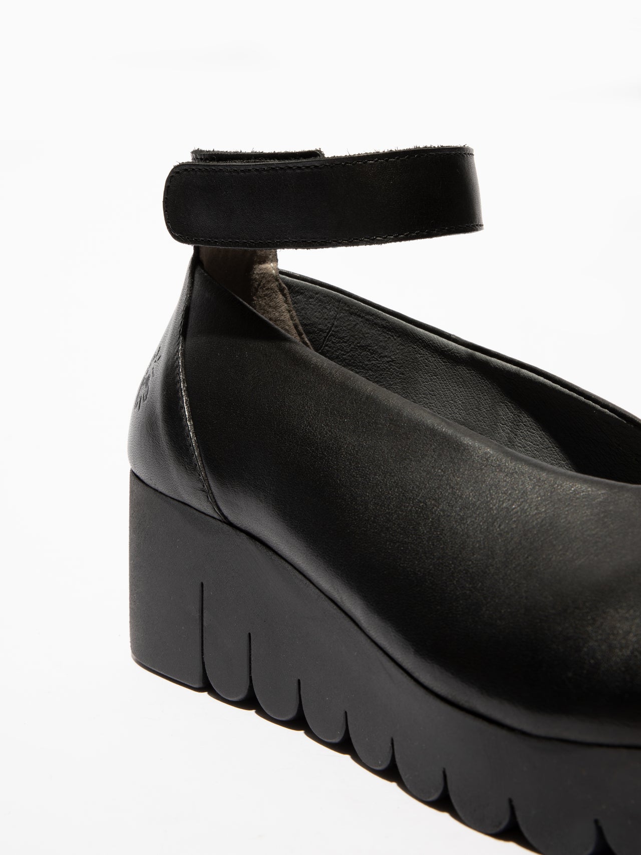 Violet VILY161FLY Burn Leather Black