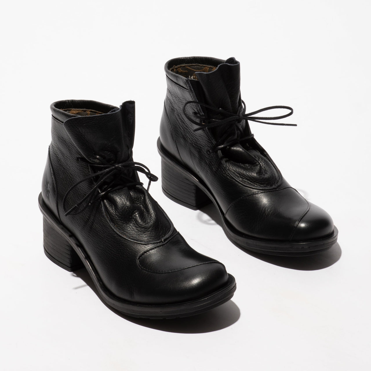 Camden CARF307FLY Velvet Leather Black