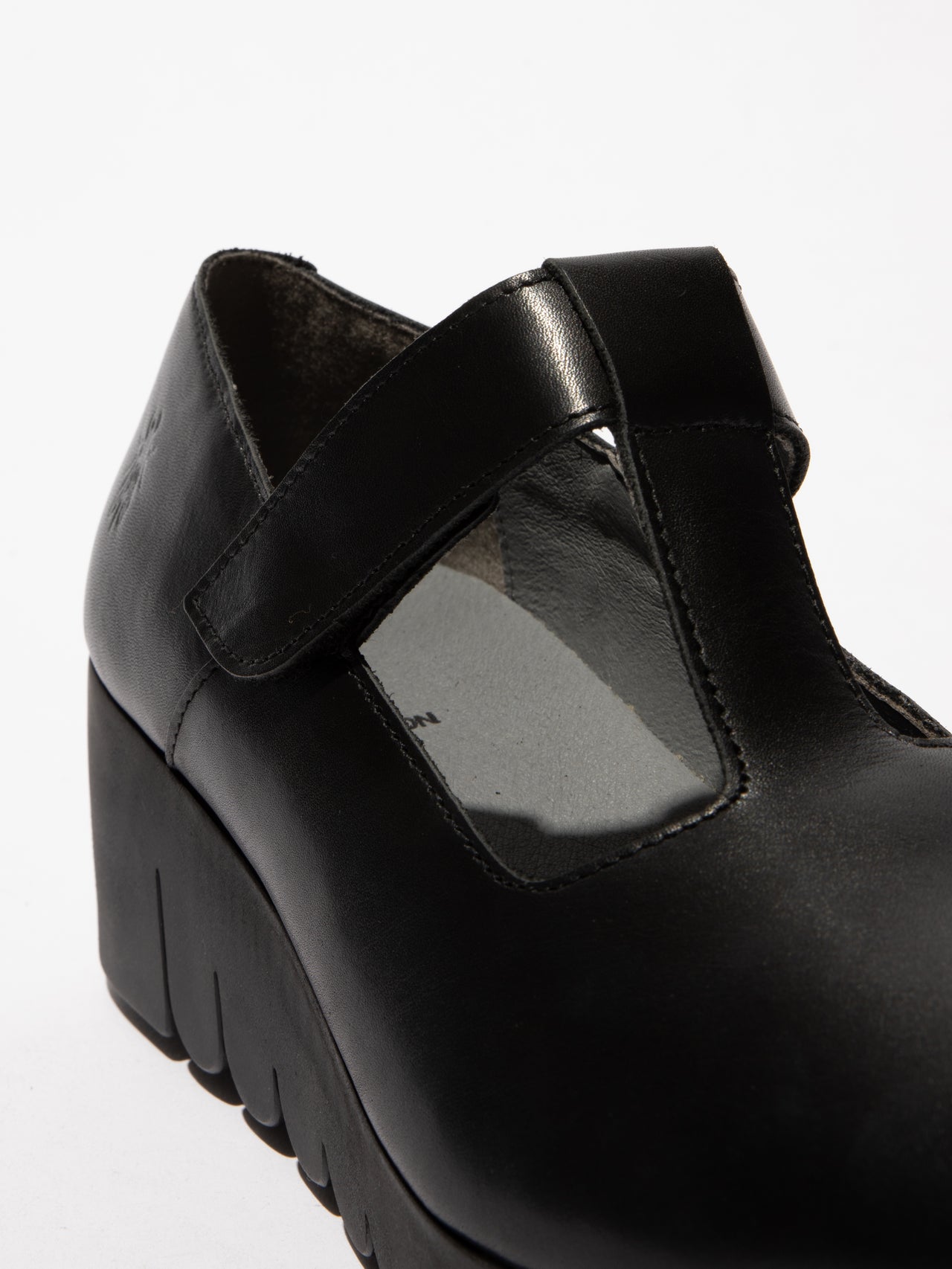 Violet VEKA339FLY Burn Leather Black